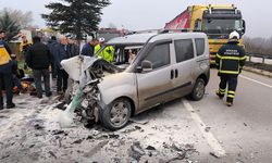 Tokat'ta hafif ticari araç ile tırın çarpıştığı kazada 4 kişi yaralandı