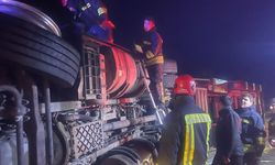 Konya'da otomobile çarpan tırın devrildiği kazada 2 sürücü yaralandı