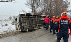 Sivas’ta öğrenci servisi dervrildi: 15 yaralı