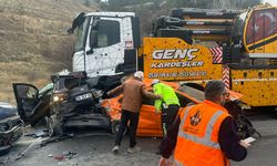 Ankara'da vinç, 13 araca çarptı; 5 yaralı