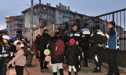 ABB’den öğrencilere okul yolunda reflektörlü güvenlik desteği