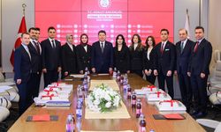 Adalet Bakanı Tunç, dereceye giren hakim ve savcı adaylarına cübbelerini teslim etti