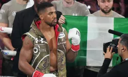 Anthony Joshua Nijerya'da trafik kazası geçirdi