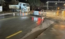 Bodrum’da ana su isale hattı patladı, asfalt çöktü