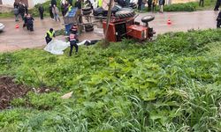 Devrilen traktörün altında kalan sürücü öldü