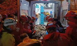 Doğa yürüyüşünde yüksekten kayalık bölgeye düştüler: 1 ölü, 1 yaralı