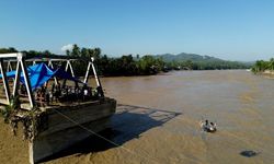 Endonezya'daki selde yaşamını yitirenlerin sayısı 604'e ulaştı