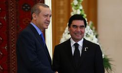 Cumhurbaşkanı Erdoğan, Türkmenistan'da Tarafsızlık Anıtı'na çelenk koydu