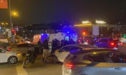 Ankara Etimesgut'ta otomobil, iki motosiklete çarptı: Yaralılar var