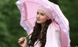 Fahriye Evcen ‘Uğultulu Tepeler’le 4 yıl sonra ekranlara geri dönüyor