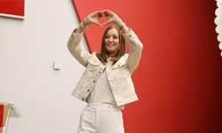 Gülşah Durbay'ın 'Hoşça kalın' billboardu Manisa'yı yasa boğdu