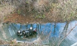 Otomobil çaya uçtu! 1 ölü, 1 yaralı