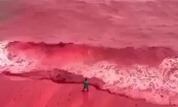 İran’daki Hürmüz Adası kırmızıya büründü