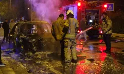 İstanbul'da seyir halindeki otomobil alev topuna döndü