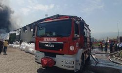 Sultangazi'de binanın çatısında yangın; yaralılar var