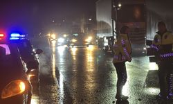 Kaza yapan alkollü sürücü, ağaçlık alana silah saklarken yakalandı