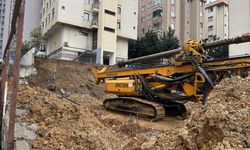 Kadıköy'de inşaat şantiyesindeki istinat duvarı yıkıldı