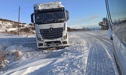 Ardahan- Kar yağışı 2550 metre rakımlı Ilgar geçidini kapattı