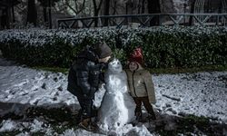 İstanbul'da kar yağışının etkisiyle bazı bölgeler beyaza büründü