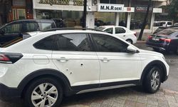 Park halindeki cip uzun namlulu silahlarla kurşunlandı