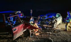 Manisa’da iki otomobil çarpıştı; 3 ölü, 1 yaralı