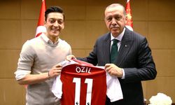 Mesut Özil, rehberindeki en ünlü kişinin Cumhurbaşkanı Erdoğan olduğunu açıkladı