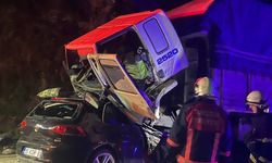 Otomobil ile TIR çarpıştı; 3 ölü, 1 yaralı
