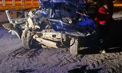 Otomobil, park halindeki TIR’a çarptı: 1 ölü, 1 yaralı