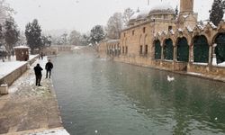 Şanlıurfa'ya mevsimin ilk karı düştü; okullar tatil edildi