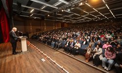 Yenimahalle’de tiyatro festivali ‘Şakşakçılar’ ile başladı