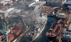 Tuzla'da tersanede gemide yangın