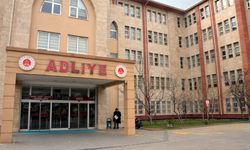 Yapay zekayla kız arkadaşlarının müstehcen fotoğraflarını oluşturan 2 liseli tutuklandı