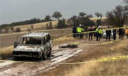 Yanan otomobilin yakınında başsız erkek cesedi bulundu