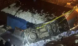 Artvin’de kamyonet şarampole yuvarlandı; 1 ölü, 1 yaralı