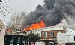 Ataşehir'de 4 katlı iş yerinde yangın