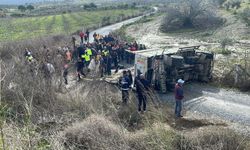 Aydın'da kamyonet tali yola yuvarlandı: 1 ölü, 2 yaralı