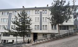 Ankara’da kolonlarında hasar tespit edilen bina boşaltıldı