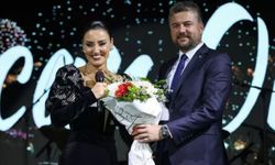 Phuket görüntüleri gündem olmuştu! Ünlü türkücü Belediye Başkanıyla aşkını kabul etti