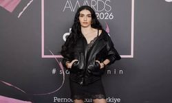 İnci Taneleri'nin Dilber'i Hazar Ergüçlü süper minisiyle poz verdi!