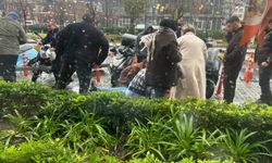 Beyoğlu’nda fırtınada devrilen tabelanın altında kaldı; yaşam mücadelesi veriyor