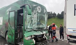 Konyaspor U-19 futbol takımını taşıyan otobüs kaza yaptı; 3 yaralı