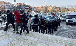 İzmir'de fuhuş operasyonunda 8 tutuklama
