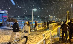 İstanbul yoğun kar yağışı ile beyaza büründü