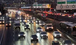 İstanbul’da fırtına trafiği etkiledi: Yoğunluk yüzde 81’e ulaştı