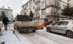 Keçiören’de kar yağışına karşı yollar açık tutuldu