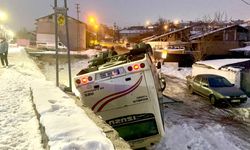 Malatya'da işçi servis midibüsü devrildi; 9 yaralı
