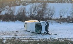 Minibüs devrildi; 4 yaralı