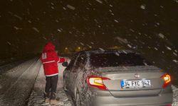 Muş- Bingöl karayolunda 80 araç karda mahsur kaldı