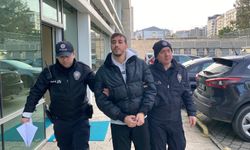 Otobüste ‘ters baktınız’ deyip, 2 kişinin boynuna bıçak dayayan üniversiteli tutuklandı