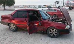 Otomobil ile kamyonet çarpıştı: 1'i çocuk 3 yaralı